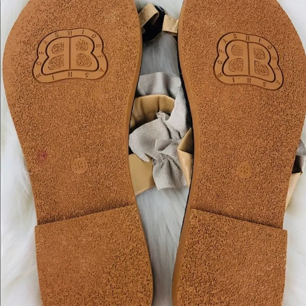 New Never worn pineapple sandals tan in color size 8 runs more like a seven